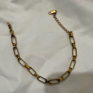 Elegant Gold Chain Bracelet